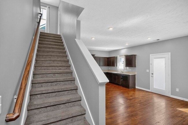 Building Photo - 520 Sunflower Dr