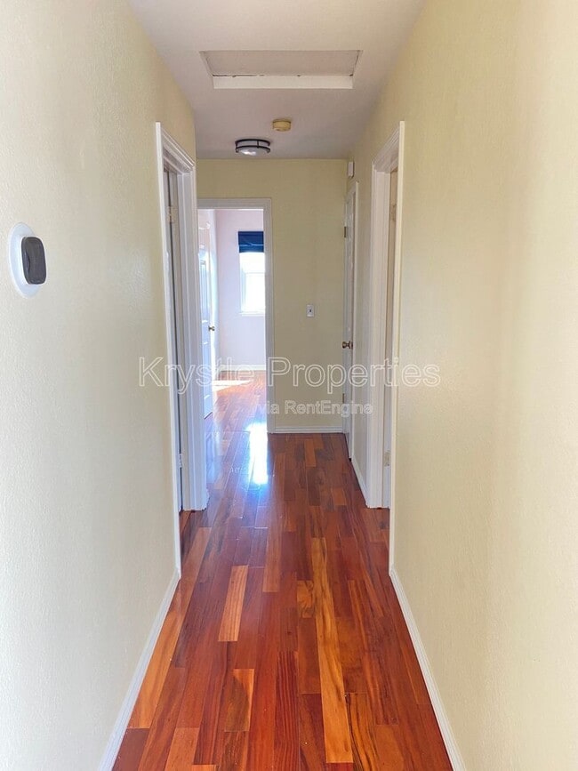 Building Photo - 530 N Regatta Dr