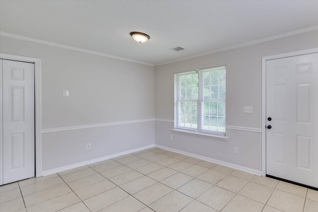Building Photo - 2811 Bennington Dr