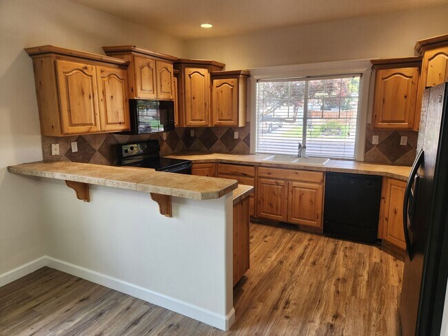 Building Photo - Remodeled 4 bedroom home