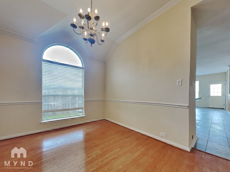 Building Photo - 3009 Fallbrook Ct