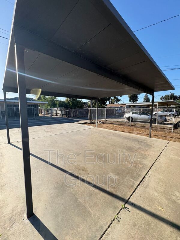 Building Photo - 310 1/2 N Park Street
