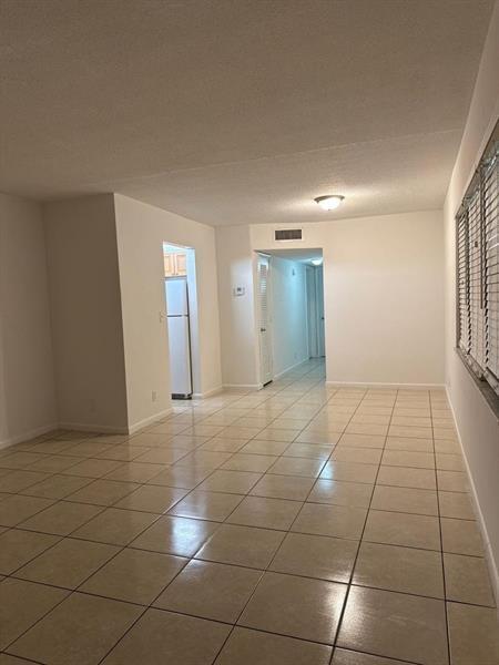 Building Photo - 471 Sunshine Dr