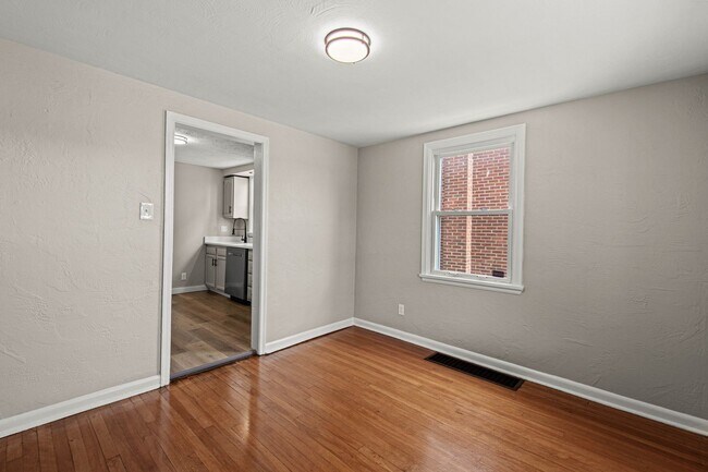 Building Photo - Newly renovated 3 bedroom home in McKees Rocks available now!