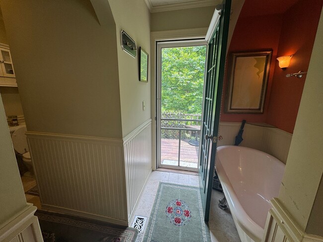 Building Photo - Beautifully Furnished Three Bedroom Home