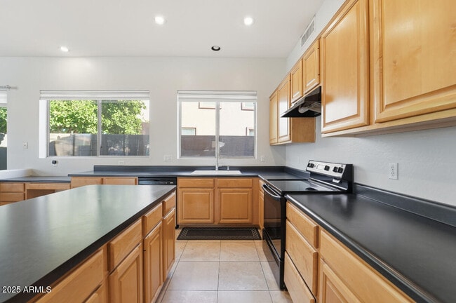 Building Photo - 7180 W Trails Dr