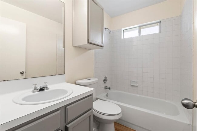 Building Photo - 1501 Catherine Ct