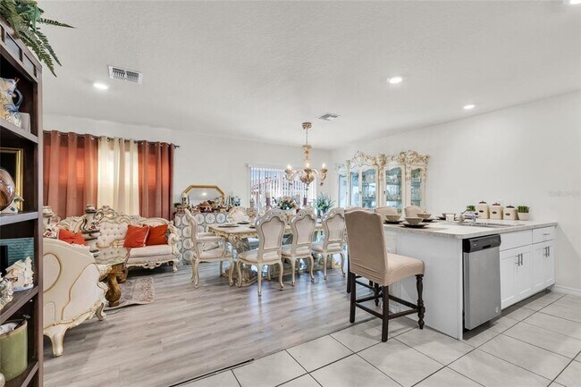 Building Photo - 355 Gardenia Ct