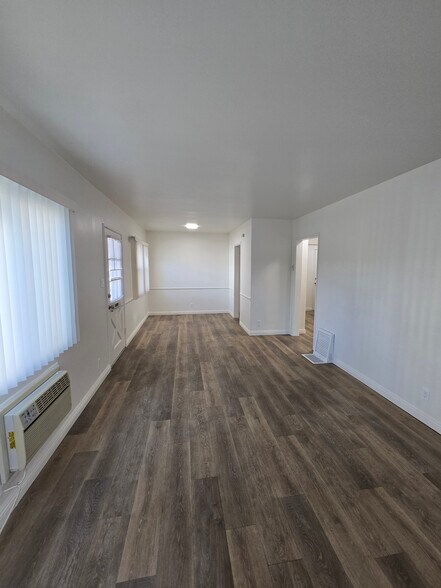 Building Photo - 13512 Victory Blvd
