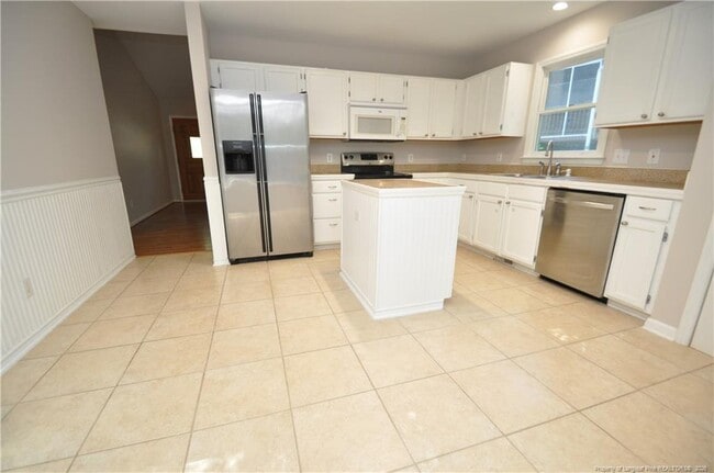 Building Photo - 2128 Leadenhall Way