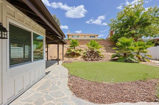 Building Photo - Spacious 5-Bedroom, 3-Bath Home – Convenie...