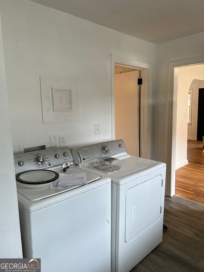 Building Photo - 1215 Westview Dr SW