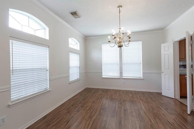 Building Photo - 2439 Shelby Park Dr