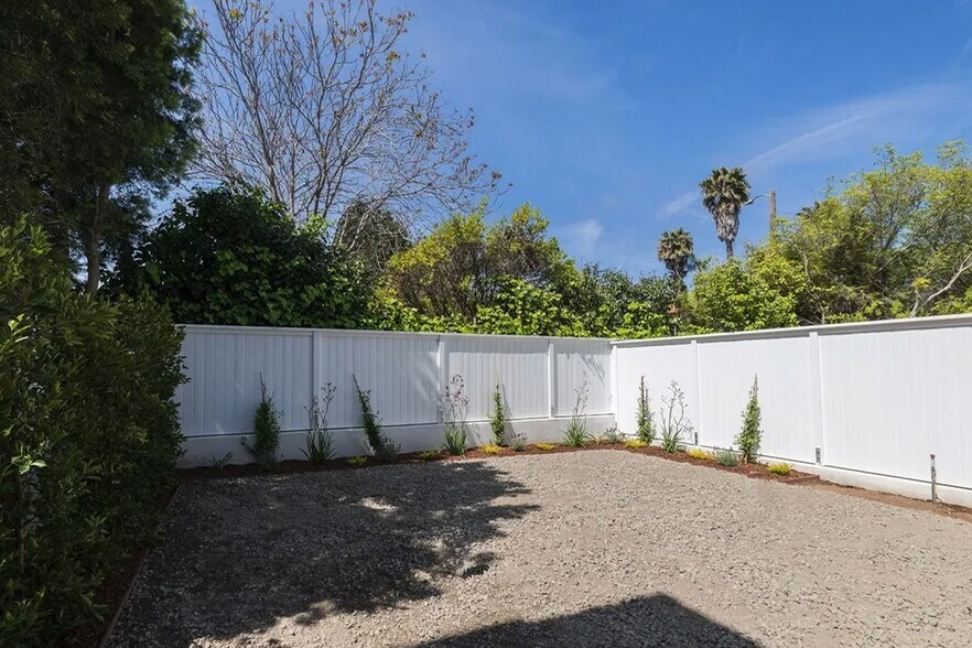 Building Photo - 617 Aviation Way