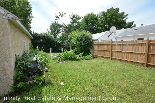 Building Photo - 114-11-1/2 11 1/2 St SE