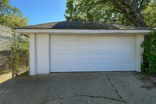 Building Photo - 1526 Lawton Ave