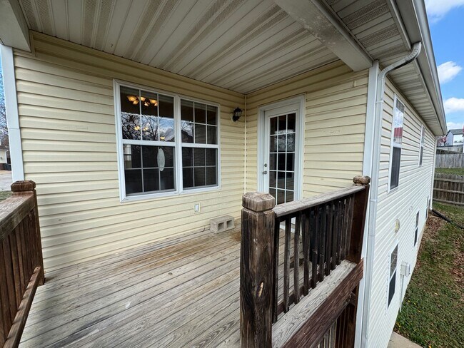 Building Photo - Beautiful spacious home in Waynesville