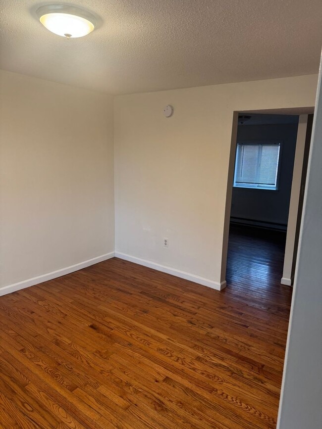 Building Photo - One Bedroom Unit--Southwick Ma