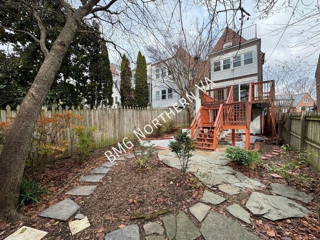 Building Photo - 4412 Volta Pl NW