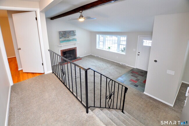 Building Photo - 25 Red Stone Dr