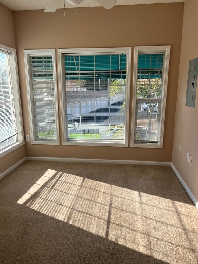 Building Photo - Beautiful Condo in Gated Community! Resort Style Amenities, Walk to beach, Awesome Myrtle Beach L...