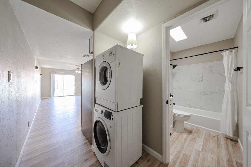 Building Photo - 6818 N 35th Ave