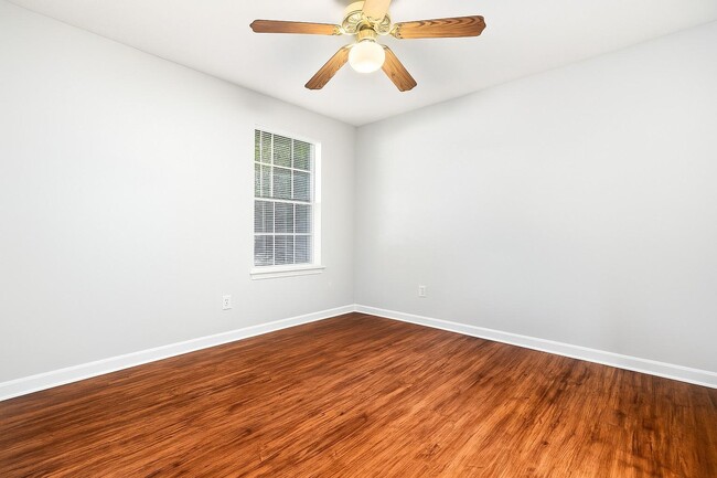 Building Photo - 324 N Ross St