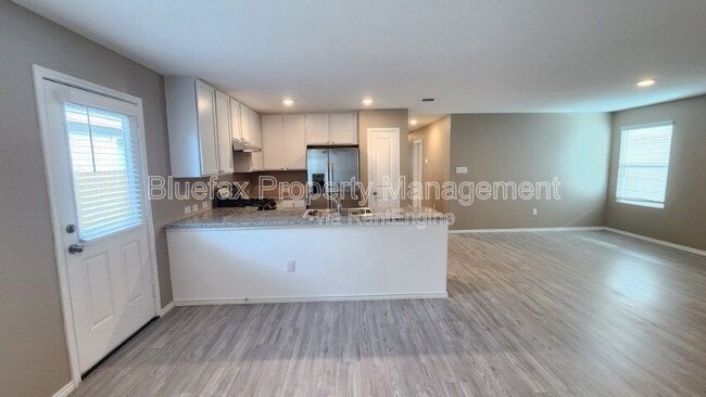 Building Photo - 13869 Llama Pl