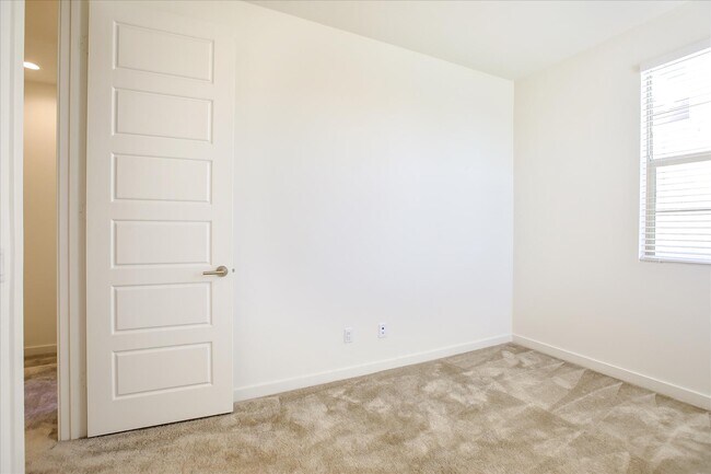 Building Photo - 28 Hideaway Loop