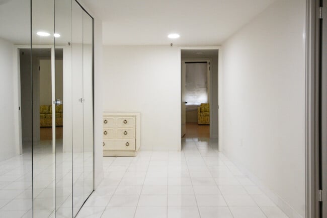 Building Photo - 2450 Presidential Way