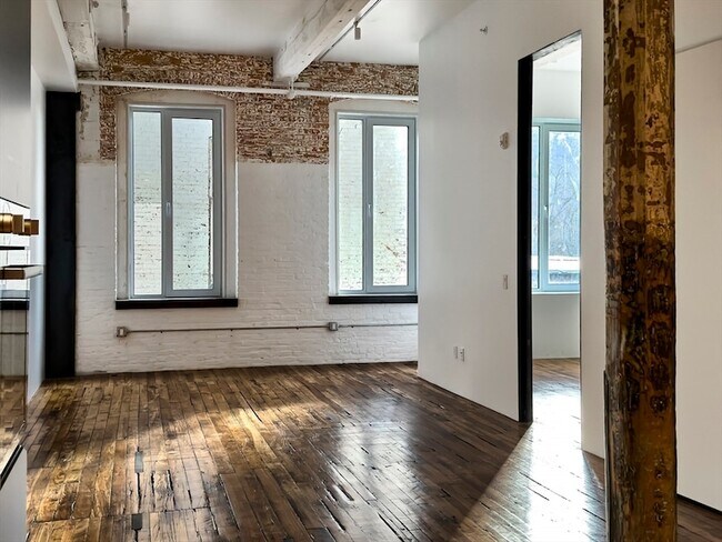 Building Photo - 520 State Rd