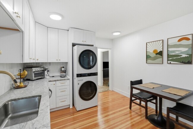 Building Photo - 31 Quimby St