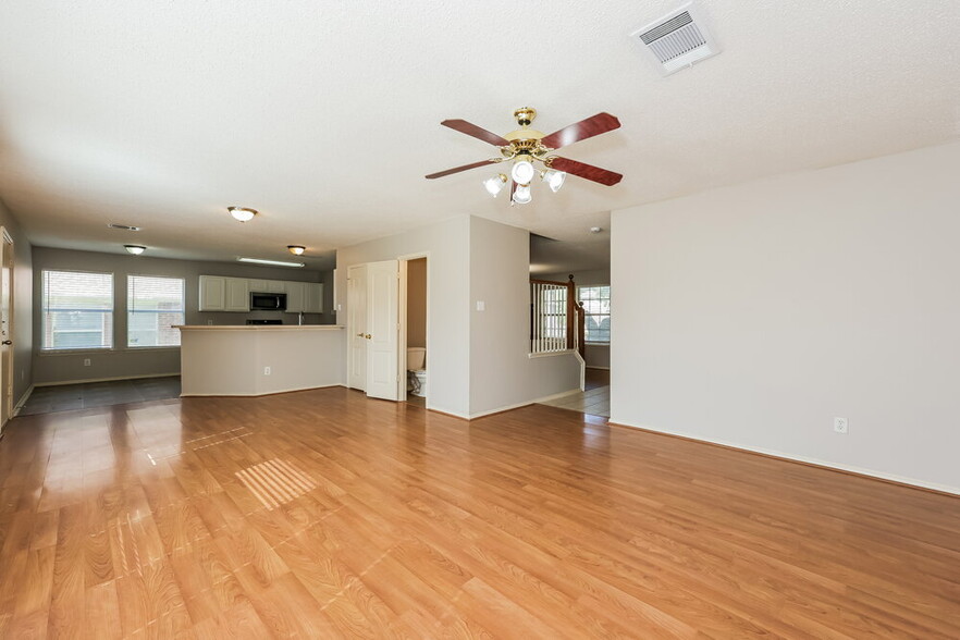 Building Photo - 735 Cedarwood Dr