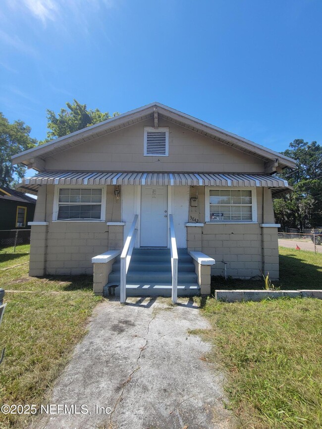 Building Photo - 3842 Boulevard