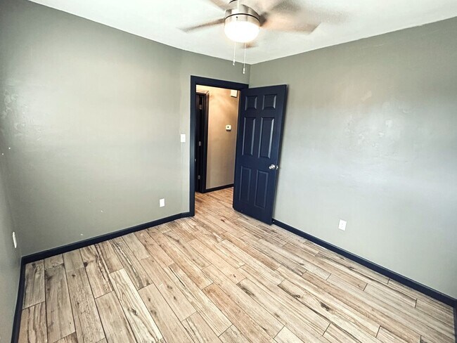 Building Photo - 2114 Allenhurst St