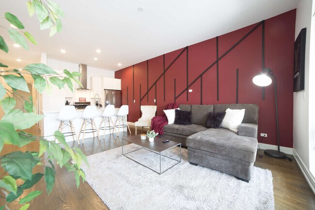 Building Photo - 2048 W Chicago Ave