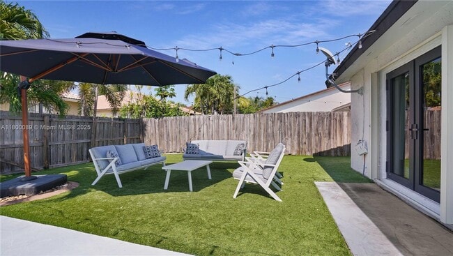 Building Photo - 16887 Royal Poinciana Dr