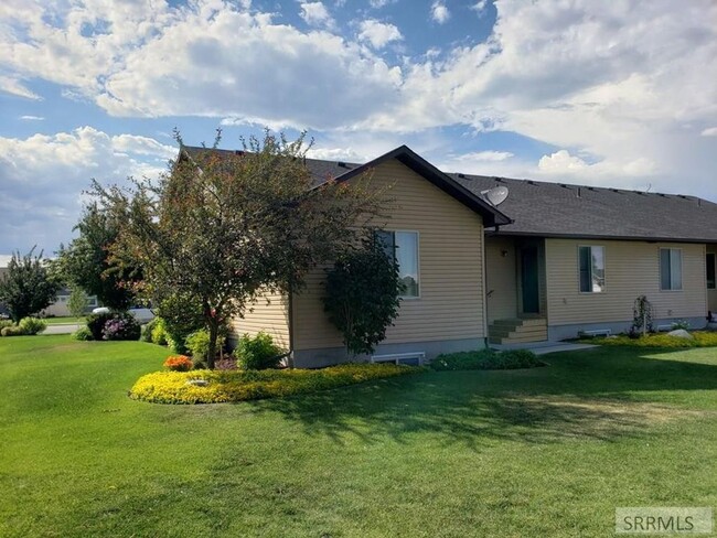 Building Photo - 3 bed 2 bath twin home located in Stonebri...