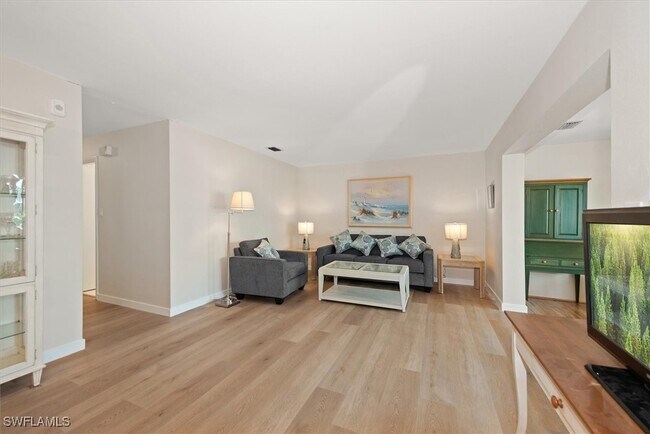 Building Photo - 1065 Gulf Shore Blvd N