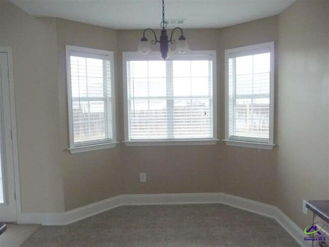 Building Photo - 113 Cedarland Dr
