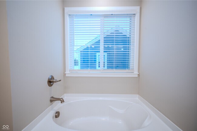 Building Photo - 7294 Broadview Ln