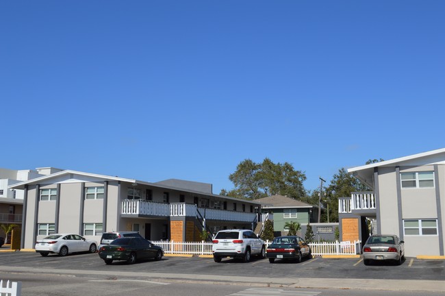 60-Unit Complex near Sarasota Memorial Hospital - Hillview Apartments