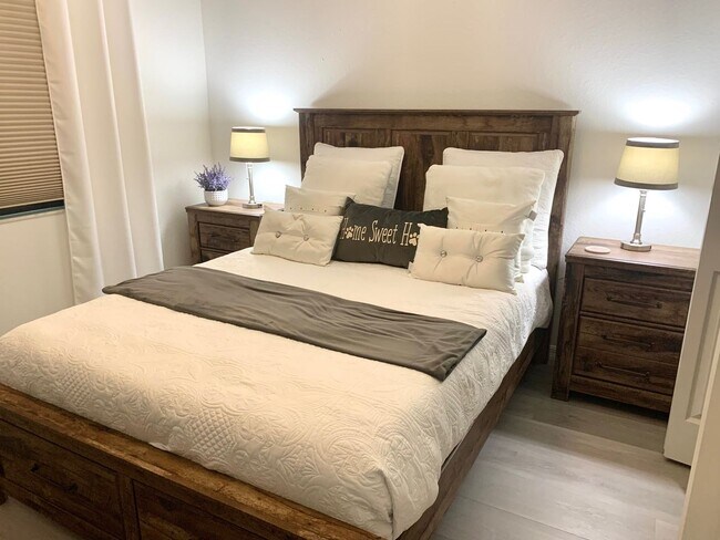 Building Photo - 2/2 MONTHLY RENTAL - GOLF/TENNIS CENTER - LAKEWOOD RANCH AVAILABLE FOR SPRING/ SUMMER!