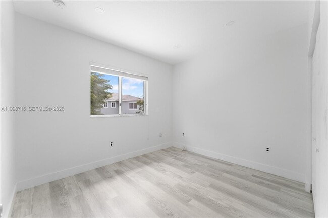 Building Photo - 379 NE 31st Ave