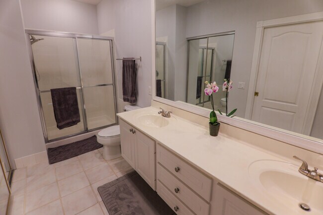 Building Photo - 266 Iris Dr