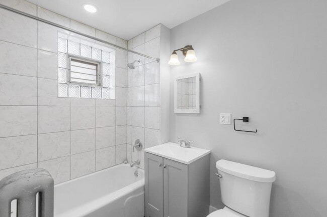 Building Photo - 2 bedroom in Chicago IL 60618