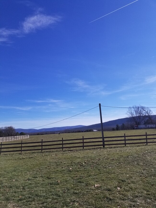 6 Cloverleaf Ln 6 Cloverleaf Ln Stuarts Draft VA 24477 Apartment Finder