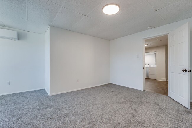 Building Photo - 826 E Warrington Ave
