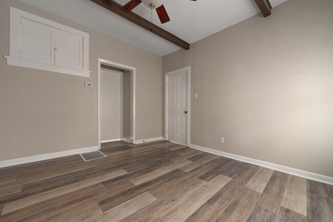 Building Photo - 216 Redan St