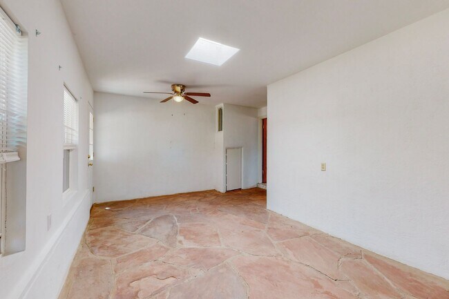 Building Photo - 1716 Bryn Mawr Dr NE
